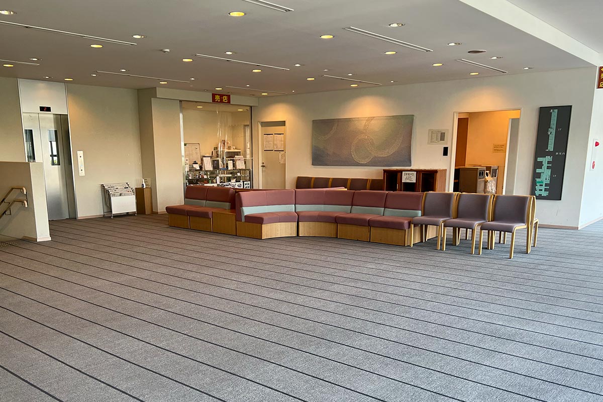 浦安市斎場の館内