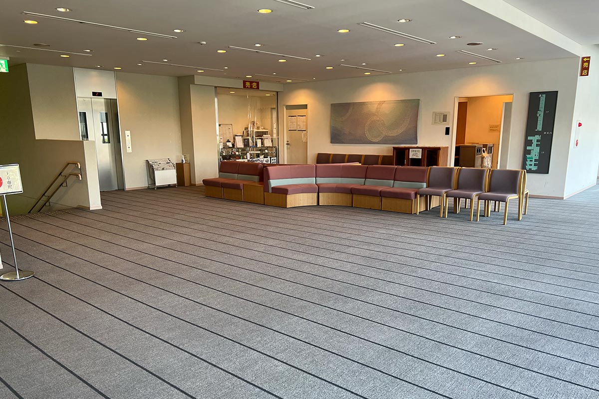 浦安市斎場の館内